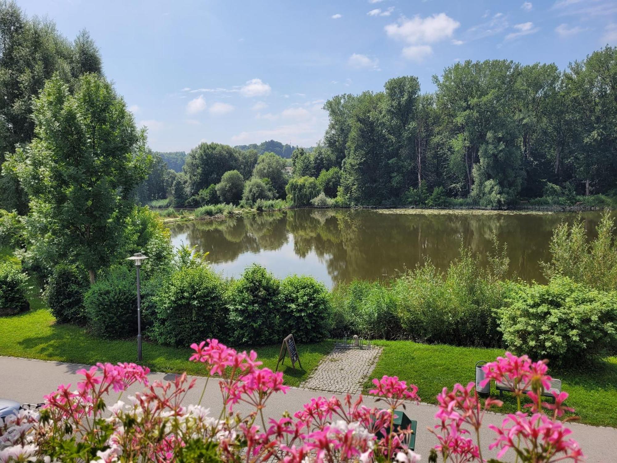 Hotel Restaurant Zum Goldenen Anker Mit Hallenbad & Wellnessbereich Windorf  Exterior foto